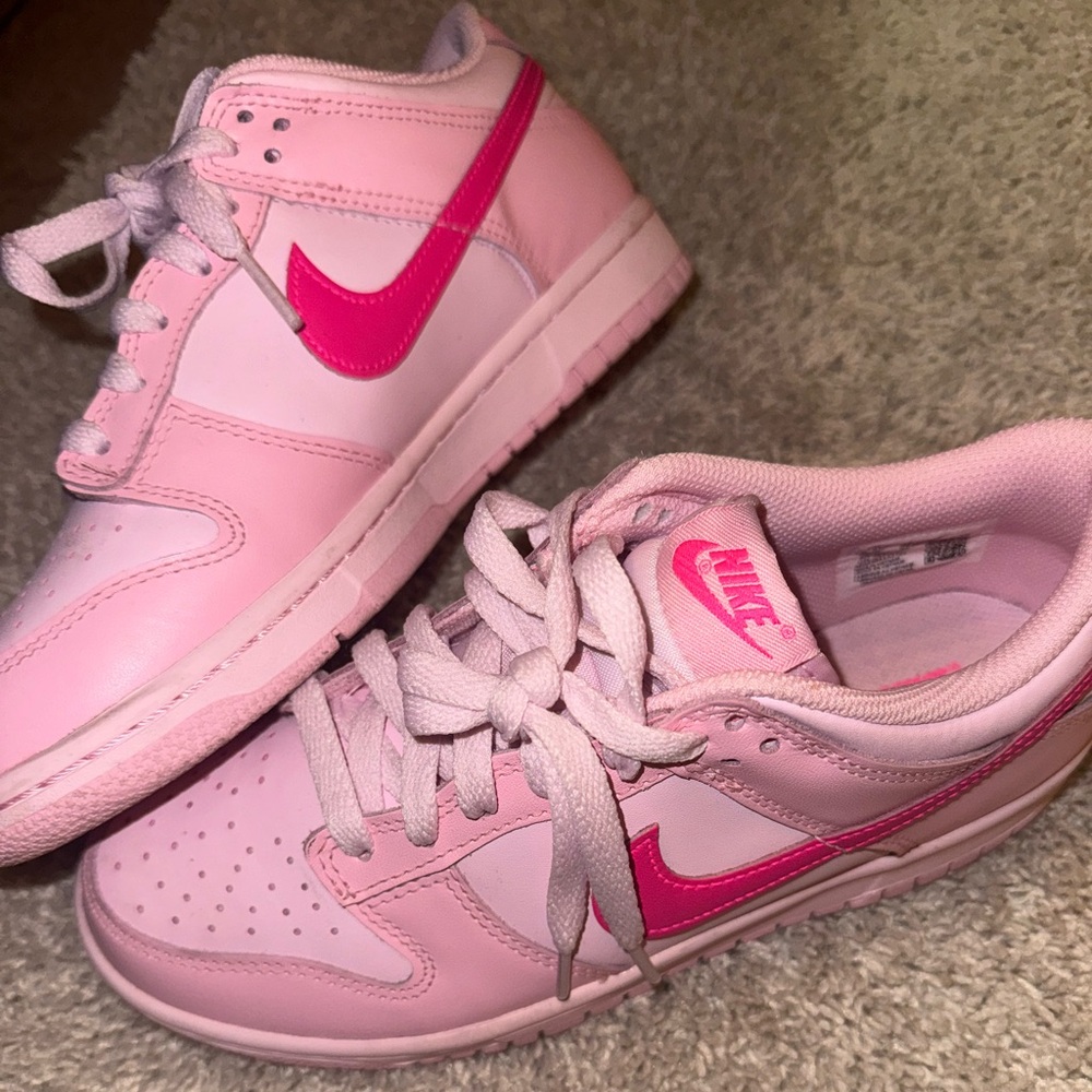 Nike Dunk Triple Pink